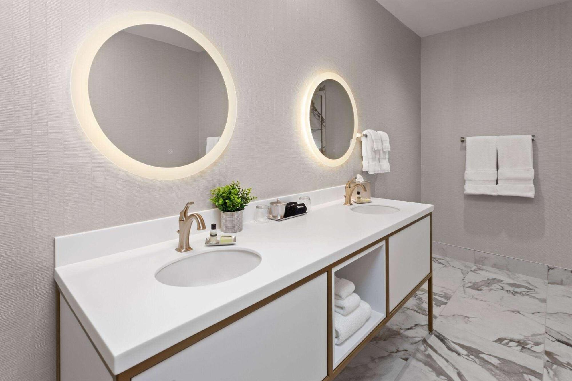 Legacy Hotel, Trademark Collection By Wyndham Green Bay Extérieur photo
