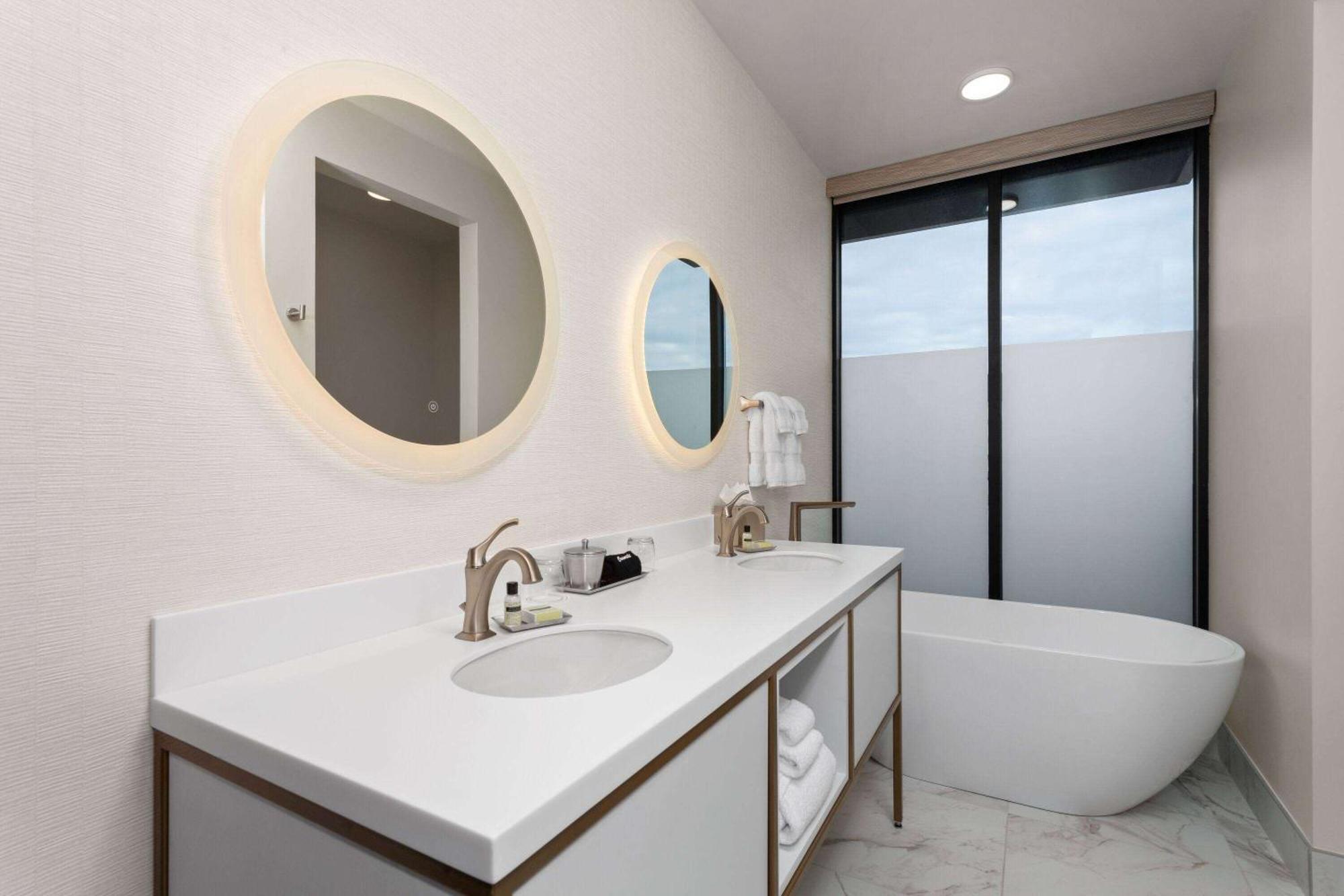 Legacy Hotel, Trademark Collection By Wyndham Green Bay Extérieur photo